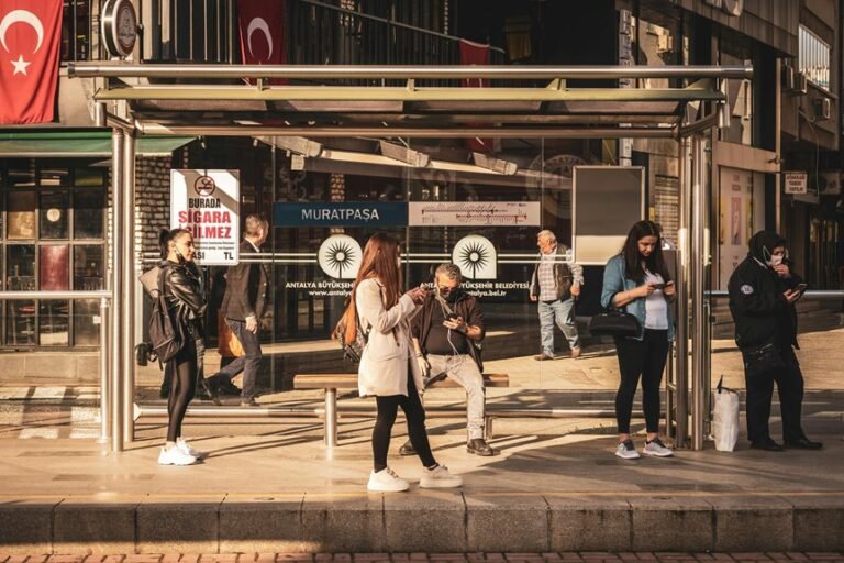 building a resilient online community